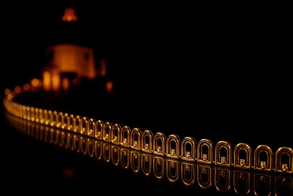 Braccialetto d'oro e luce soffusa